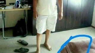 พ่อบ้านใจกล้าไปเที่ยวกับเพื่อนแล้วส่งรูปให้ภรรยาเช็คว่าถึงห้องพักแล้ว แต่เมื่อกลับถึงบ้านพ่อหนุ่มถึงขั้นโคม่า