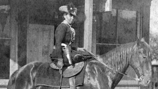 9 บุคคลดังที่เป็นฮีโร่และจอมโจรในเวลาเดียวกัน