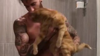 น้องเหมียวขนเยอะ! ใช้ให้เป็นประโยชน์ จนสาวๆอยากจะเกิดมาเป็นแมวกันทั้งประเทศ