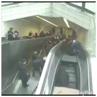 น่ากลัวมาก! อุบัติเหตุบันไดเลื่อนกลืนคน..
