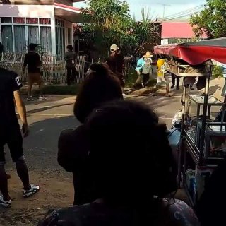 งานบุญกลายเป็นงานบาป! โหด! ปืนยิงไล่กระทืบคู่อริกลางงานบวช