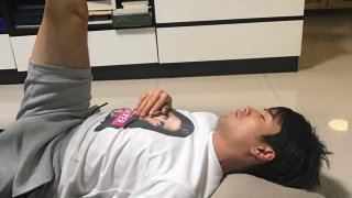 เมื่อณเดช มานวด..ชาวเน็ตสังเกตที่เสื้อ...หรือขาดี?