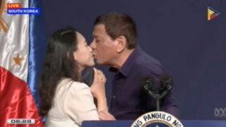 ประธานาธิบดี จูบปากผู้หญิงในงานอีเว้นท์ เหมาะสมหรือไม่ ?