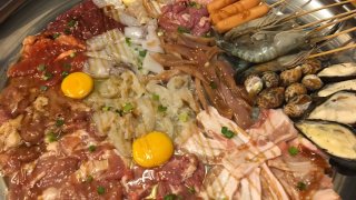 ฮือฮา!! พริตตี้สาวสวยlซ็กส์ซี่ เปิดร้านชาบูถาดยักษ์ ราคาหลักร้อย แต่ความสดอร่อยหลักล้าน ลูกค้าตรึม