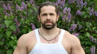 ดีกรีแชมป์ยกน้ำหนัก เชื่อหรือไม่ว่าเขาคือบาทหลวง