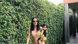 แซ่บสุด!! คุณแม่ลูกหนึ่ง &ldquo;เนย โชติกา&rdquo; อวดหุ่นสวย ในชุดว่ายน้ำสุดเซ็กซี่