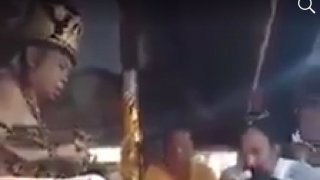 สุดติ่งกระดิ่งตีน ดม อม ดูด หัวแม่โป้งเท้าพ่อปู่บาทา เพื่อรักษาโรค