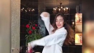 กระแต อาร์สยาม โชว์สเตปในห้องน้ำ ชาวเน็ตแห่ซูม ถามใส่กกน.เปล่า?!