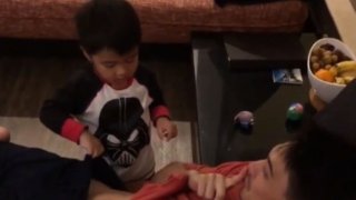 แม่ลิเดียขำไม่หยุด! เมื่อน้อง'ดีแลน'บอกว่า "มีงูอยู่ในเป้ากางเกงพ่อแมทธิว!"