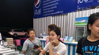 ซีฟู้ด บุฟเฟ่ต์ ทะเลเผา "ในตำนาน" นึกว่าแย่งโรงทานกันกิน...