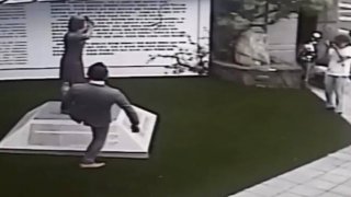 โซเชียลเดือด！หลังเห็นคลิปชายญี่ปุ่นเตะรูปปั้นหญิงบำเรอในไต้หวัน