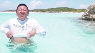 (คลิป) ปีใหม่ สนับสนุน ป๋าต๊อบ ถอดเสื้อโชว์แมน "อย่าอายในสิ่งที่ตัวเองเป็น"