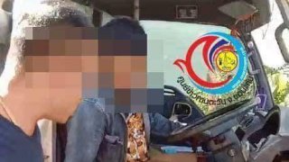 ขับรถแล้วช่วยตัวเอง​ ชนแหลก