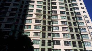 สาววัย 24 พลัดตกคอนโดย่านพระราม 3 ดับคาที่ สภาพเปลือยเปล่า