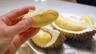 สาวหงุดหงิด ถูกแฟนสั่งห้ามกินทุเรียน โทรแจ้งตำรวจมาจับข้อหา "ข่มขืน"