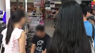 หนุ่ม "แอบถ่ายใต้กระโปรงเด็กวัย 17" แม่เด็กเห็นจับได้ทันควัน อ้างแค่ถ่ายดูเล่น...