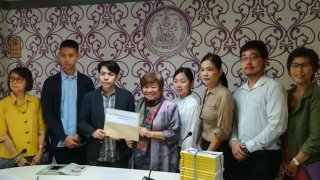 ไม่ควรคบเพื่อนที่เป็นเกย์เพราะว่าเป็นพวกไม่มีอนาคต !!!