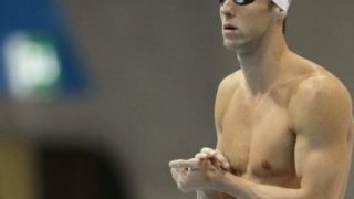 มาดูอิริยาบถ นักกีฬาว่ายน้ำชายกัน