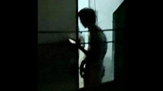 สายโชว์!! สาวสวยหน้าตาดีสุดทน แจ้งตำรวจ หนุ่มเช่าห้องใกล้บ้านแอบมองและสาวหนอนสไลด์โชว์ทุกวัน โดยสาวแอบถ่ายภาพเอาไว้ได้