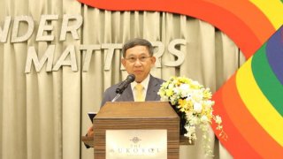 ครม.ไฟเขียวร่างกฏหมายจดทะเบียนคู่ชีวิต รองรับความหลากหลายทางเพศของกลุ่มLGBTแต่ยังไม่เปิดให้รับบุตรบุญธรรมร่วมกัน