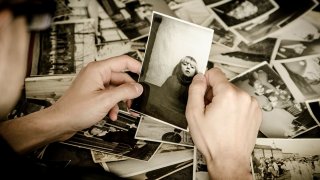 ภาพถ่ายของเหยื่อที่ถูกสังหารโดยฝีมือฆาตกร