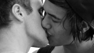 2 ใน 3 ของชาวเยอรมัน รับไม่ได้กับการเห็นผู้ชายจูบกันในที่สาธารณะ