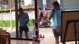 ฟินเว่อร์!! ชายโรคจิตโชว์ช่วยตัวเองย่านราม 2 ไม่สนใจคนพลุกพล่าน ถูกถ่ายคลิปก็ยังไม่หยุด