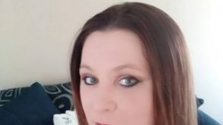 สาวลงทุนลาออกจากงาน เพราะต้อง "ให้นมแฟนหนุ่ม" ทุกๆ2ชั่วโมง