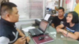 หนุ่มขี่จยย.ตามประกบสาวท้อง 2 เดือนหวังข่มขืน โชคดีพลเมืองดีเข้าช่วยถูกรุมยำ