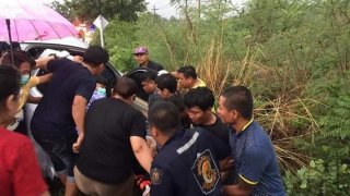 รถกระบะชนกับรถกระบะ ดับ 2 ราย ที่สุพรรณบุรี