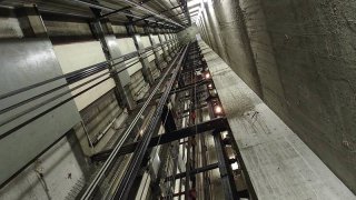 ผงะเลือดกระเซ็น..เมื่อลิฟต์ตัดคอสาวโรงงานขาดสยอง