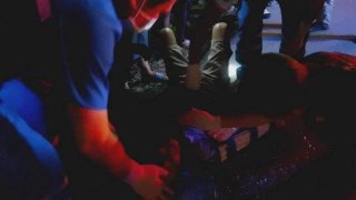 รถยนต์กระบะเสียหลักพุ่งชนต้นไม้อย่างแรง