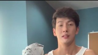 พี่พุฒโชว์หุ่นแซบขยี้ใจสาวๆ แอบเห็นน้องชายอันใหญ่ นูนผ่านกางเกง