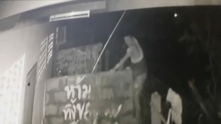 สาว หอพักแม่สอด สุดทนแชร์คลิปภัยสังคม ชายถกโสร่งปินกำแพงแอบถ่ายขณะอยู่ในห้องน้ำ