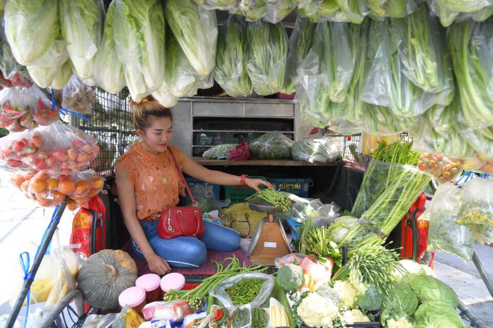 ชีวิตต้องสู้!! น่าชื่นชมสาว 26 ขับรถขายกับข้าว เพราะไม่อยากเป็นลูกจ้างใคร