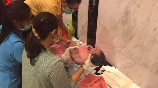 "สาวท้องแก่"สุดอั้น คลอดลูกในห้างดังที่โคราช