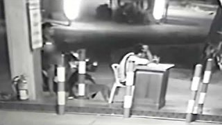 โหดผิดมนุษย์​ นาทีไม่อยากตายก็ต้องตาย​ เด็กปั้ม​นั่งเก็บเงิน​ โดนจ่อยิงตายไม่รู้ตัว