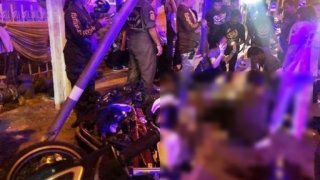 พุ่งชนสยองอีกแล้ว หนุ่มขับบิ๊กไบค์ เสียหลักพุ่งชนป้ายระวังโค้งอันตรายดับสยอง