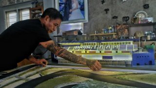 สุดยอดไอเดีย!! อดีต รปภ. ทิ้งอาชีพมั่นคง เดินตามฝัน สู่นักทำ โมเดลสเกล สร้างรายได้เดือนละล้าน !