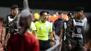 ฟรีคิก!! เป็นเหตุ การแข่งขันระหว่างตราด กับ บุรีรัมย์ ยูไนเต็ด