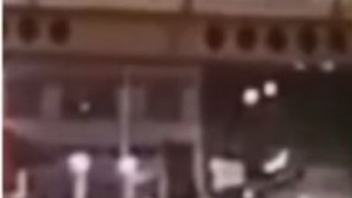 สาวทะเลาะกับแท๊กซี่ แก้ผ้าประท้วง...พลเมืองดีไปใช้ใส่ชุดชั้นในให้(แค่นั้น)