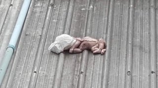 สาวลาว 19 ปีคลอดลูกโยนทิ้งดาดฟ้า