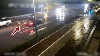 นาทีสลด!! เก๋งขับซิ่งไม่ทันเห็น ชนสาวกระเด็นดับ ขณะยืนทะเลาะแฟนหนุ่มกลางถนน