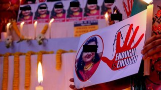 สะเทือนขวัญ 4 โฉดรุมโทรม ฆ่าสัตวแพทย์และเผาทิ้งข้างทาง