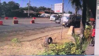 รถพ่วง18ล้อเหยียบคุณตาขาขาดก่อนเสียชีวิต (มีคลิป)