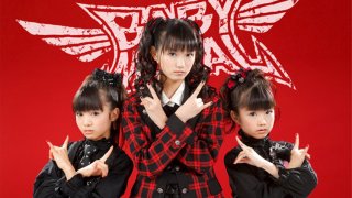 BABYMETAL : วงไอดอลเกิร์ลกรุ๊ปที่ชวนคุณโยกหัวหลุดจนตายอย่างสงบศพสีชมพู
