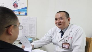 อุทาหรณ์ยอดชาย เอาขวดมาเกาหลัง เผลอทำหลุดเข้าไปในทวารมิดขวด