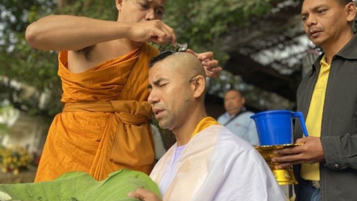 Buddhist monk threesome