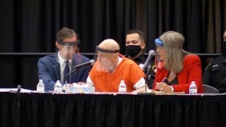 โจเซฟ เดแองเจโล ฆาตกรแห่งโกลเด้น สเตท ฟังคำพิพากษาและถูกตัดสินจำคุกตลอดชีวิตที่แซคราเมนโต