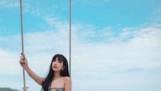 "มิ้นต์ ชาลิดา" ขอเซ็กซี่บ้างกับชุดว่ายน้ำวันพีซโชว์ร่องอก ทำใจสั่นเบาๆ